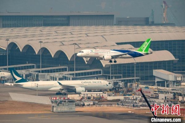 万博客户端app下载 国产C919飞机和ARJ21飞机飞抵香港