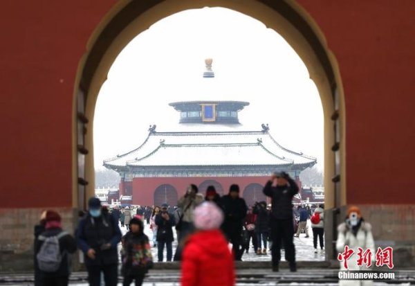 ManBetX官网在线登录 北京迎来全市性较着降雪 天坛雪景引游东谈主